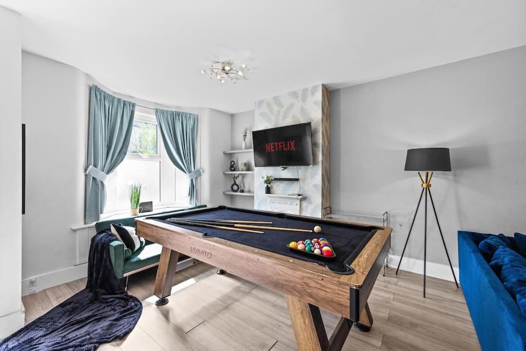 Charming Leytonstone 5 Bed - Londra